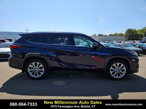 Used 2021 Toyota Highlander Limited image 6