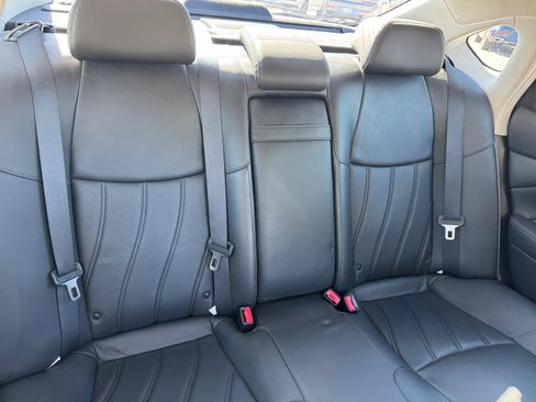 Used 2015 INFINITI Q70 3.7 w/ Deluxe Touring Package image 18