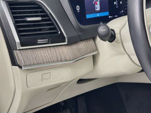Certified 2024 Volvo XC90 B5 Plus AWD/4WD image 11