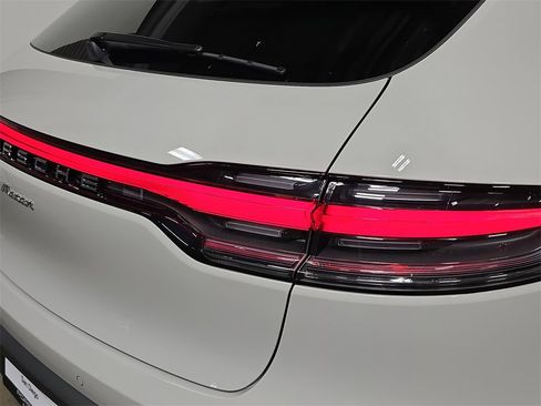 Used 2026 Porsche Macan image 30
