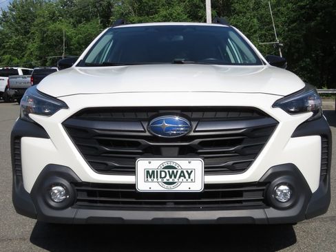 Used 2023 Subaru Outback Premium AWD/4WD image 2