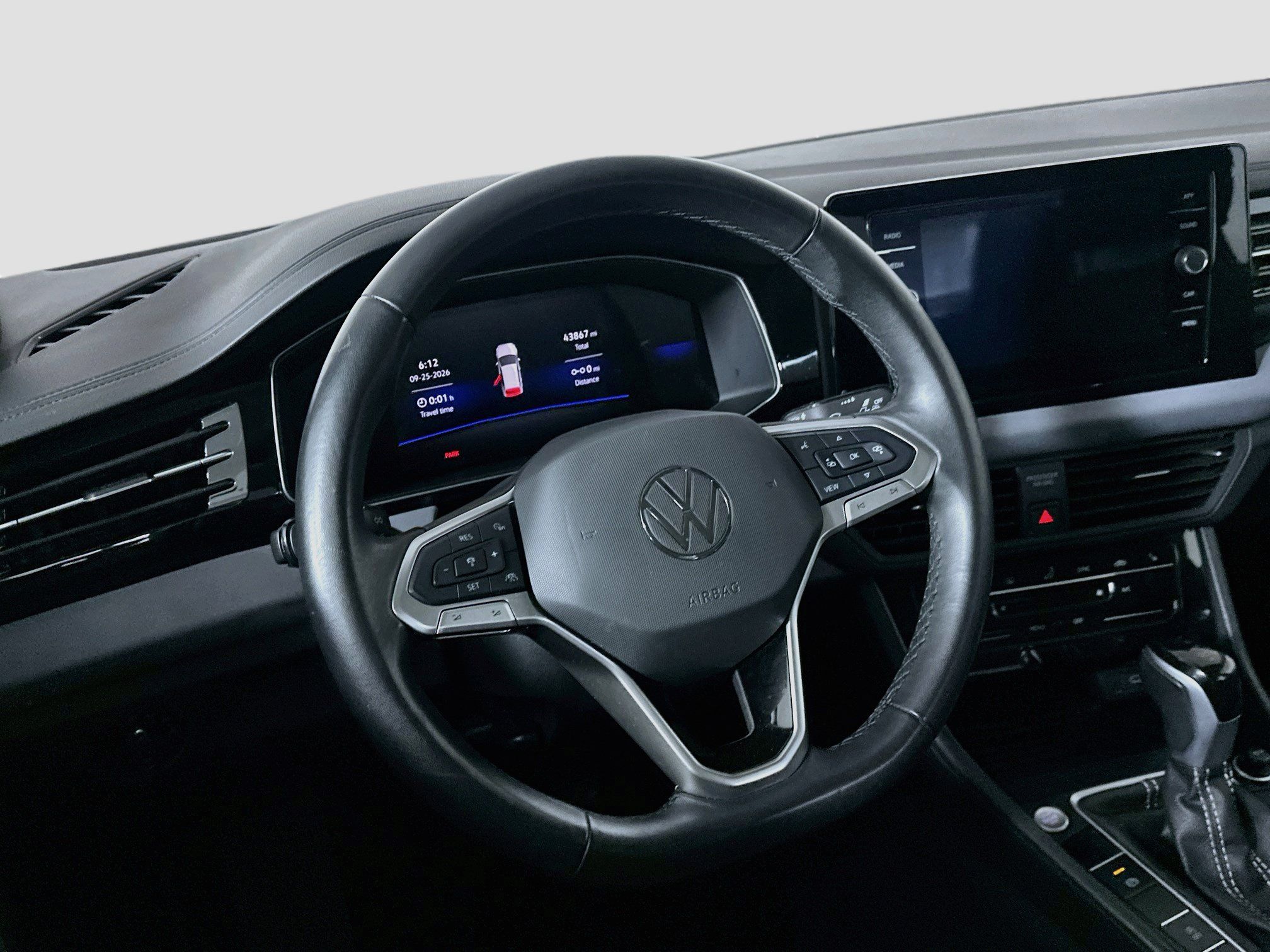 Used 2025 Volkswagen Jetta SE FWD image 18