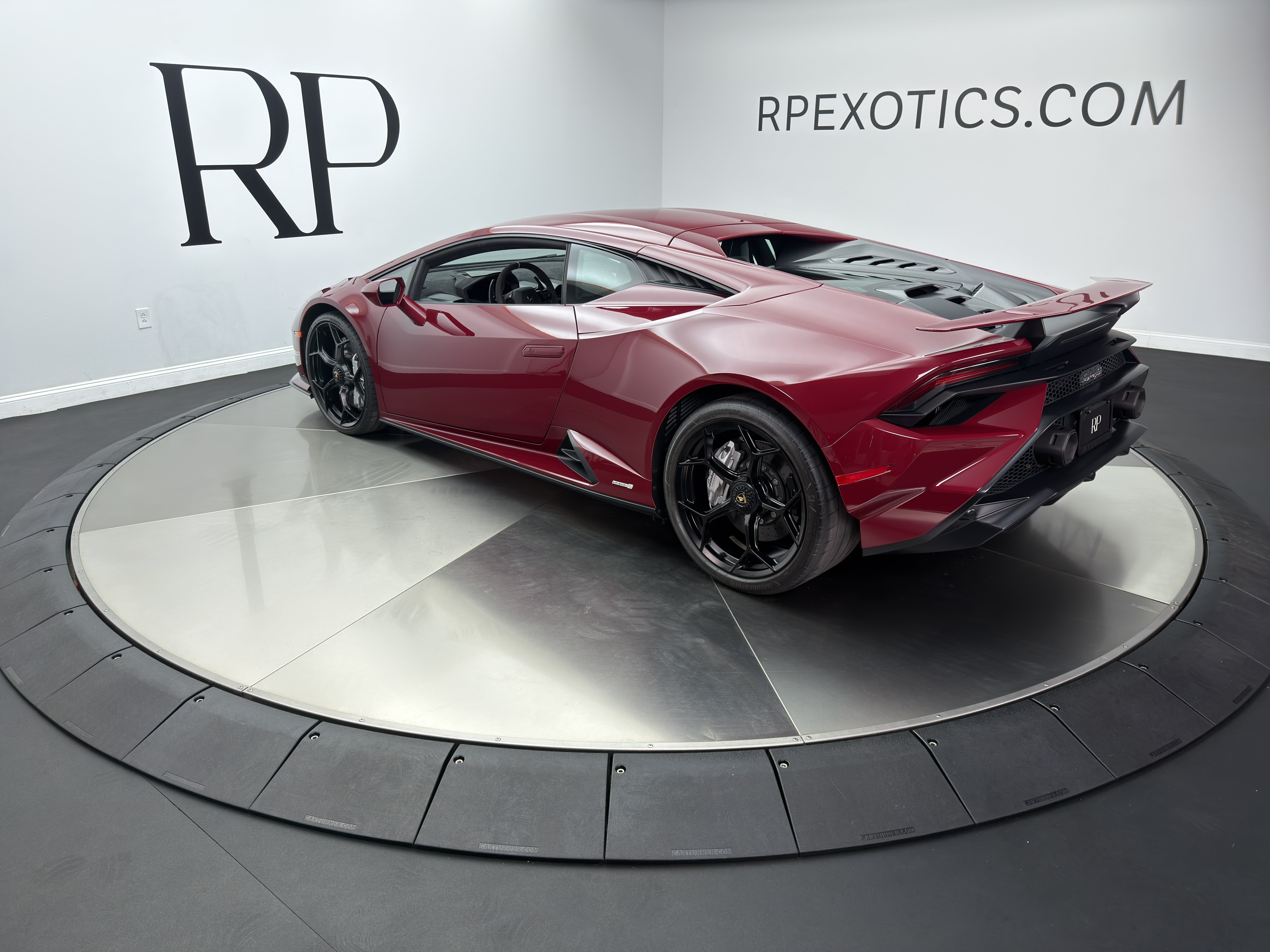 Used 2023 Lamborghini Huracan Tecnica RWD image 4