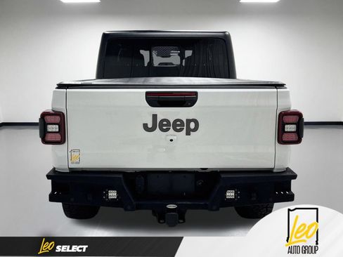 Used 2024 Jeep Gladiator Rubicon w/ Technology Group AWD/4WD image 9