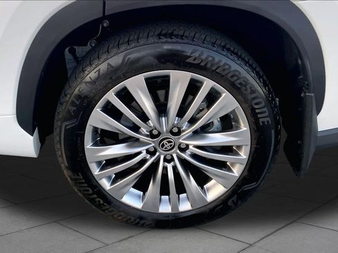 Used 2026 Toyota Highlander Platinum AWD/4WD image 10