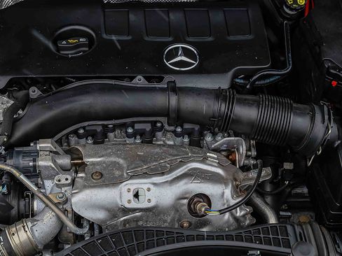 Used 2021 Mercedes-Benz GLB 250 4MATIC image 29