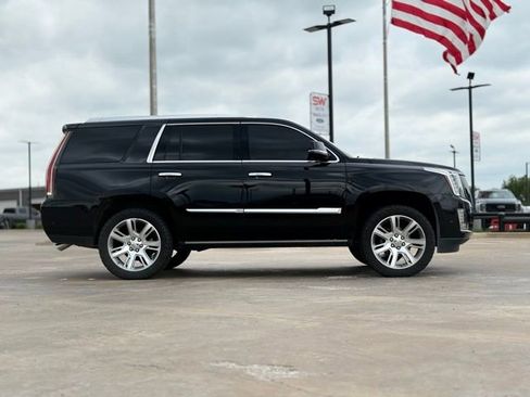 Used 2019 Cadillac Escalade Premium Luxury image 7