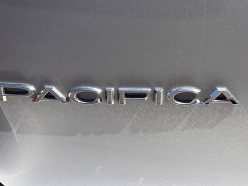 Used 2024 Chrysler Pacifica Touring-L FWD image 69