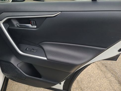 Used 2023 Toyota RAV4 SE w/ Weather & Moonroof Package image 19