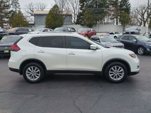 Used 2017 Nissan Rogue SV AWD/4WD image 9