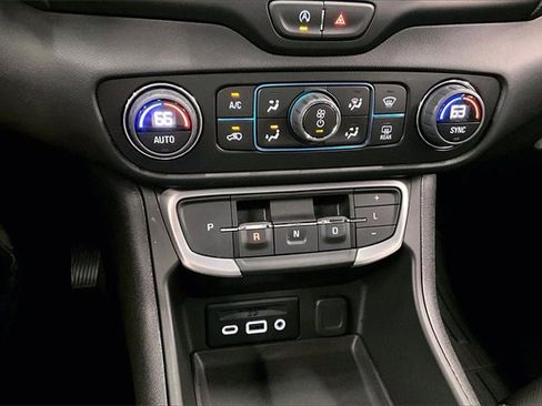 Used 2023 GMC Terrain SLT w/ Tech Package image 27