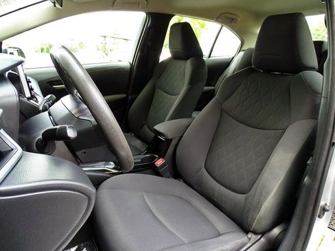 Used 2021 Toyota Corolla LE FWD image 17