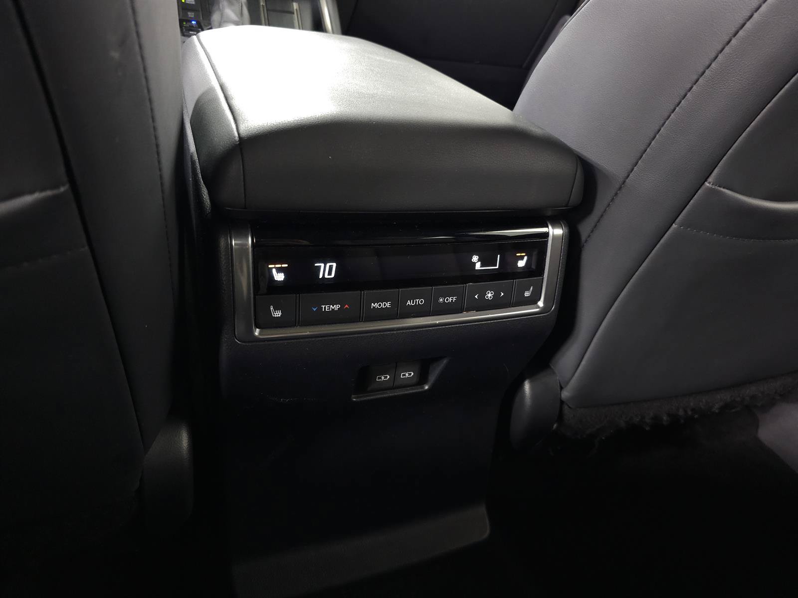 Used 2024 Lexus GX 550 w/ Accessory Package (Z1) AWD/4WD image 33