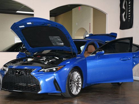 Used 2023 Lexus IS 300 w/ Premium Package RWD image 90