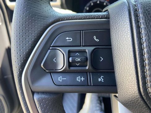 Used 2025 Toyota 4Runner TRD Off-Road Premium AWD/4WD image 33