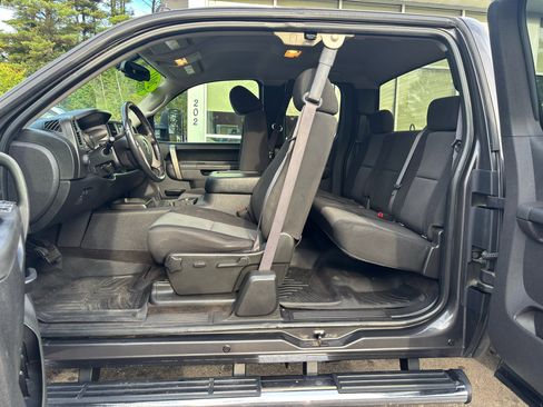 Used 2011 Chevrolet Silverado 2500 LT w/ Interior Plus Package image 29