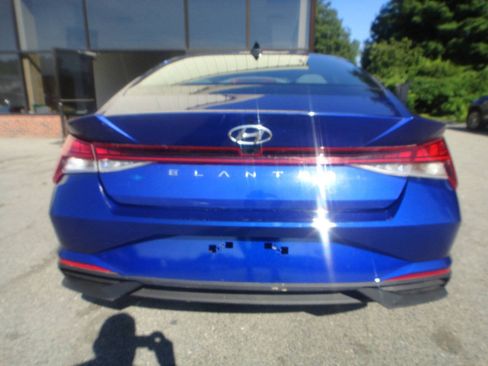 Used 2021 Hyundai Elantra SEL w/ Convenience + Premium Package FWD image 5