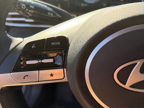 Used 2024 Hyundai Elantra Limited image 16