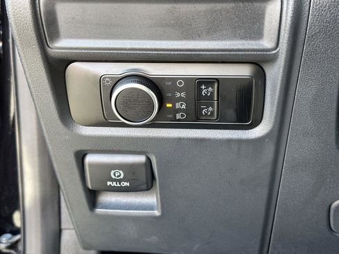 Used 2024 Ford Expedition Platinum image 30