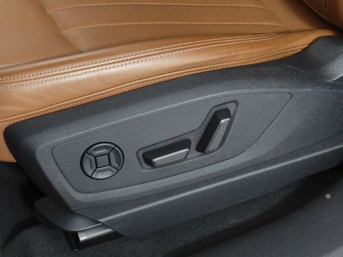 Used 2024 Audi Q8 e-tron Premium Plus w/ Premium Plus Package AWD/4WD image 23