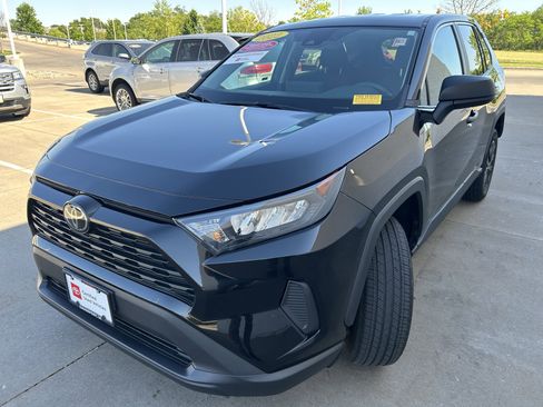 Used 2022 Toyota RAV4 LE w/ Carpet Mat Package (TMS) AWD/4WD image 3