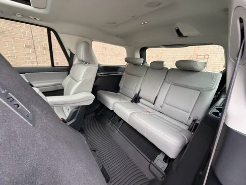 Used 2025 Ford Expedition Active image 19