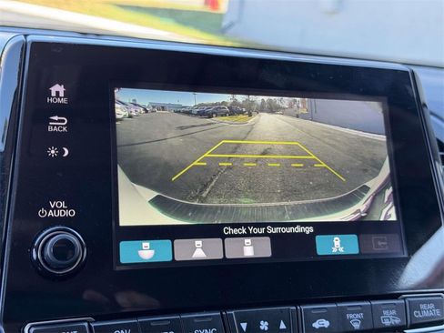 Used 2023 Honda Odyssey Touring image 4