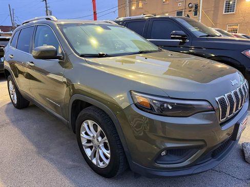 Used 2019 Jeep Cherokee Latitude w/ Popular Appearance Group image 4