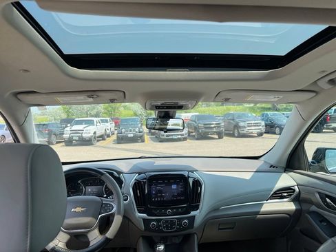 Used 2020 Chevrolet Traverse LT w/ LT Premium Package AWD/4WD image 27