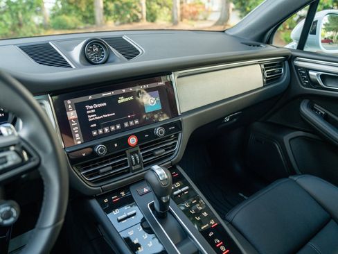 Certified 2026 Porsche Macan AWD/4WD image 16