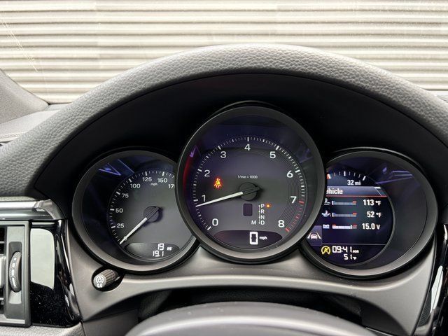 Certified 2026 Porsche Macan AWD/4WD image 17
