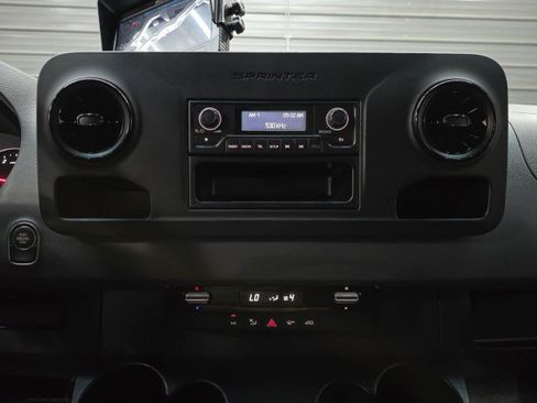 Used 2024 Mercedes-Benz Sprinter 4500 image 21