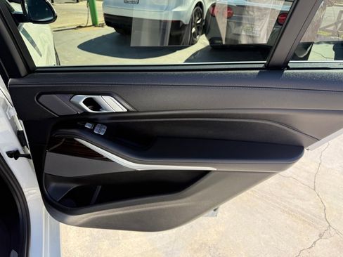 Used 2020 BMW X7 xDrive40i w/ Premium Package image 17
