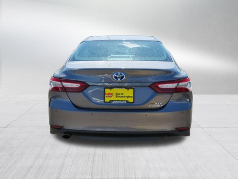 Used 2018 Toyota Camry XLE FWD image 6