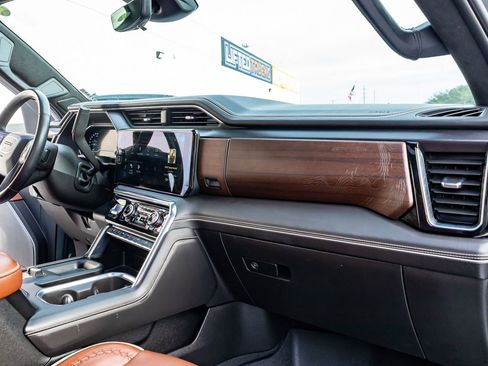 Used 2024 GMC Sierra 2500 Denali Ultimate image 18