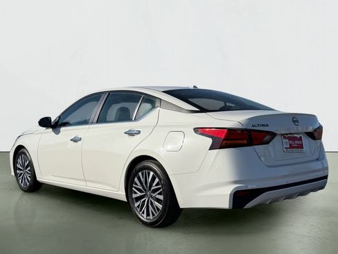 Used 2025 Nissan Altima 2.5 SV FWD image 3