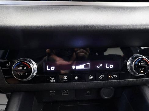 Used 2024 Mitsubishi Outlander FWD image 22