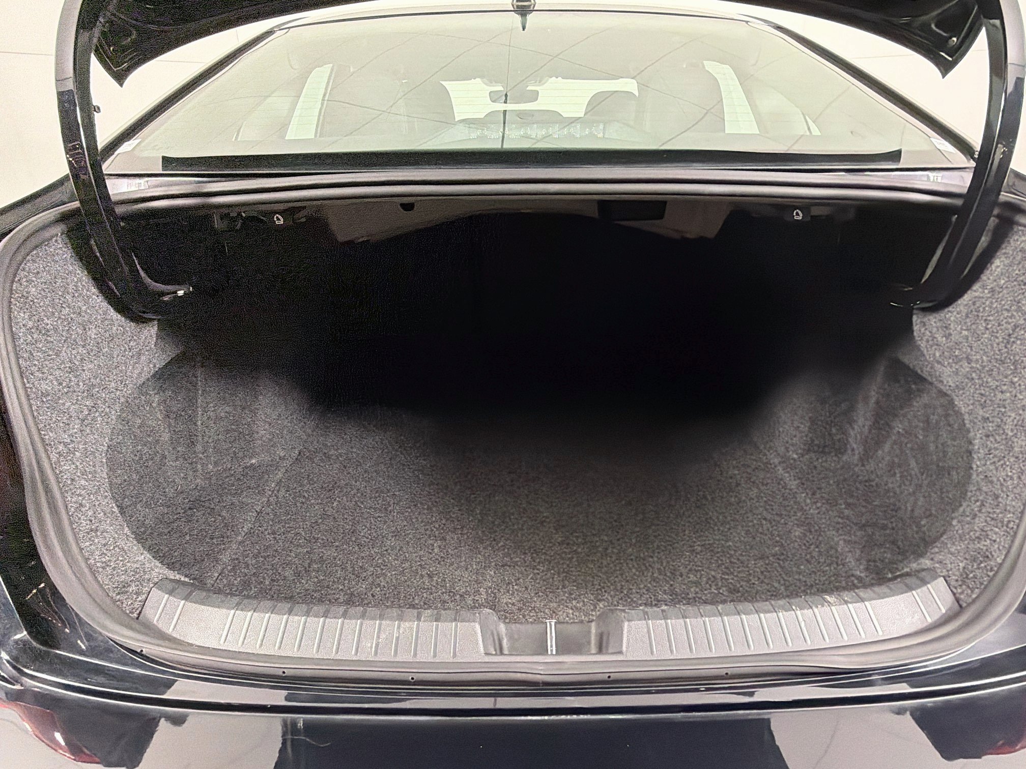 Used 2025 Volkswagen Jetta SE FWD image 28