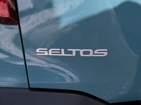 Used 2025 Kia Seltos EX image 7