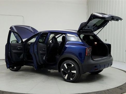 New 2025 Nissan Kicks SR image 13