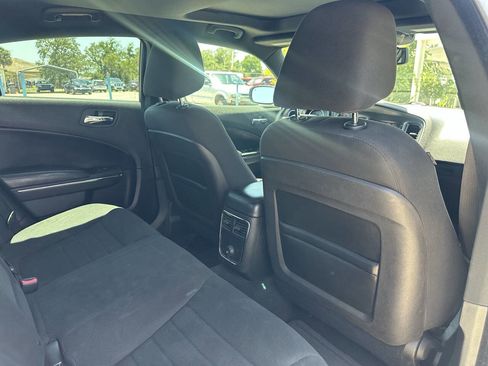 Used 2014 Dodge Charger SXT image 15