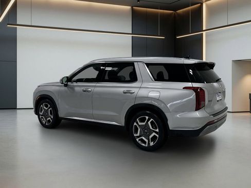 Used 2023 Hyundai Palisade Limited FWD image 3