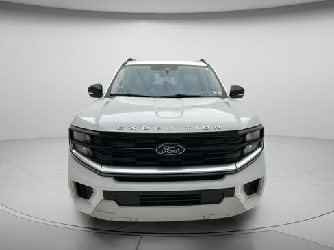 Used 2025 Ford Expedition Platinum AWD/4WD image 2