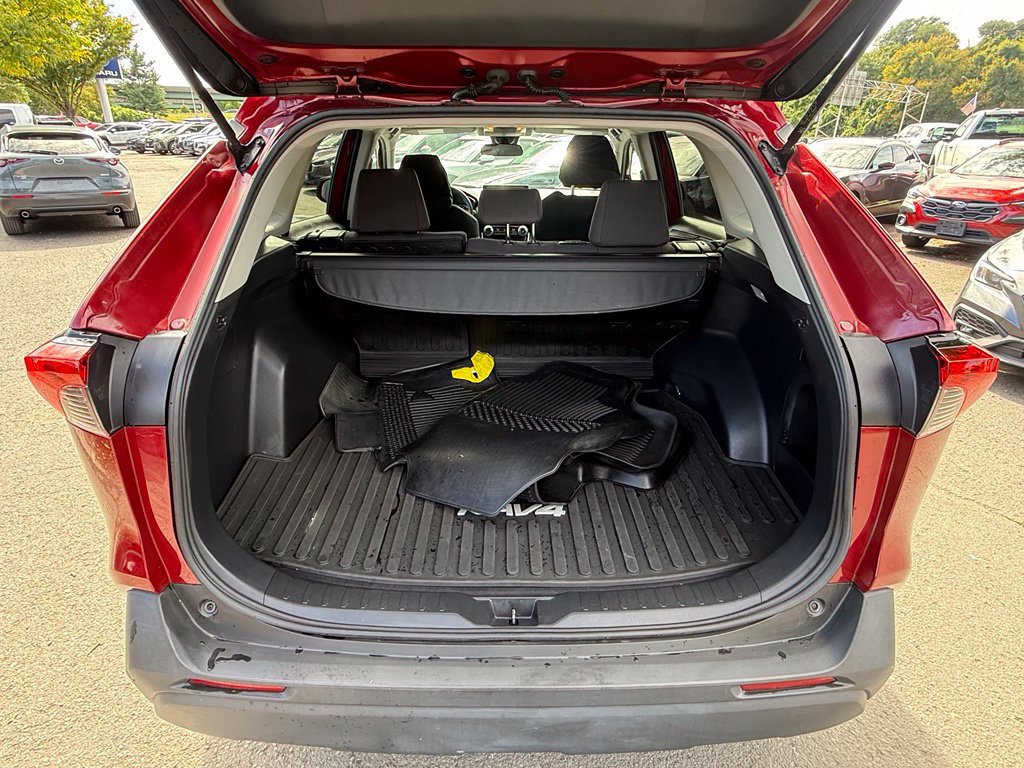 Used 2021 Toyota RAV4 LE AWD/4WD image 25