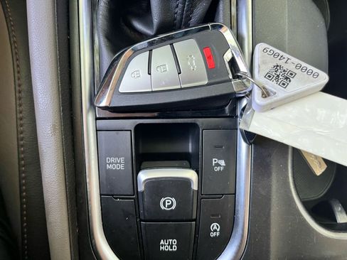 Used 2019 Hyundai Santa Fe Limited image 32