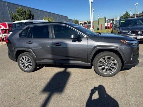 Used 2022 Toyota RAV4 XLE Premium AWD/4WD image 5