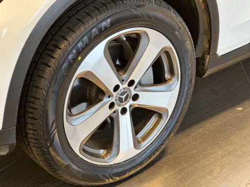 Used 2019 Mercedes-Benz GLC 300 GLC 300 w/ Multimedia Package image 10