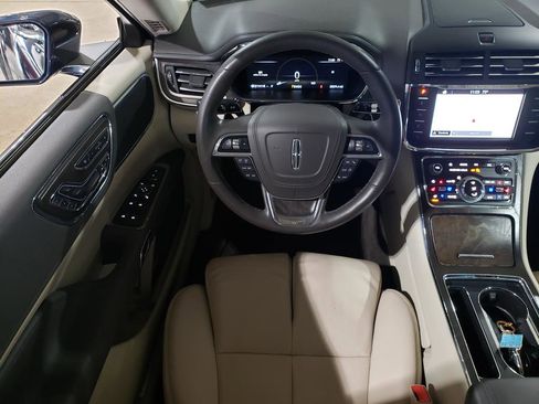 Used 2017 Lincoln Continental Select w/ Climate Package image 16