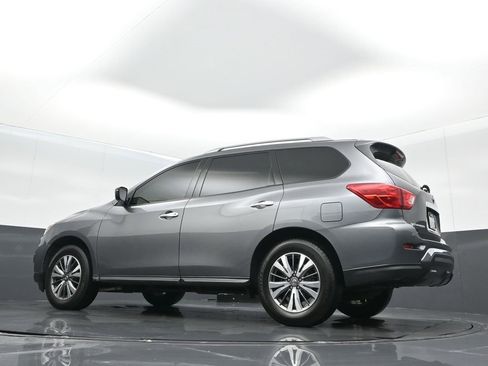 Used 2020 Nissan Pathfinder SV image 17