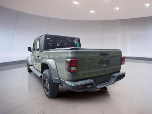 Used 2022 Jeep Gladiator Sport AWD/4WD image 3